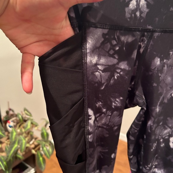 Lululemon rise and flow pant full on luxtreme - Picture 9 of 14